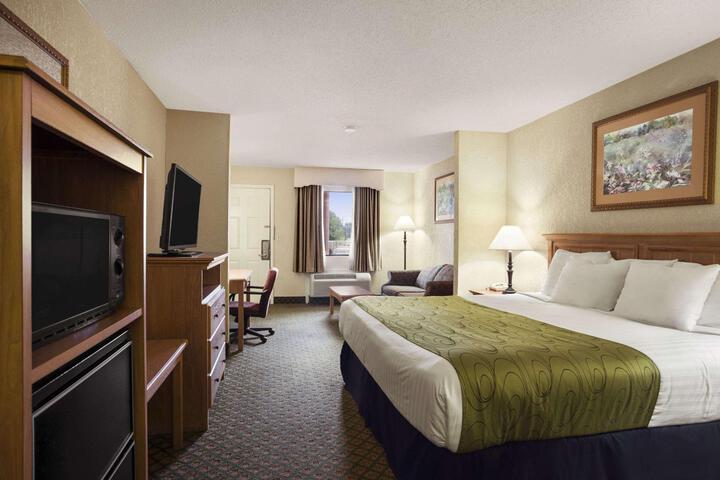 1 King Bed Business Room (2 of 10)