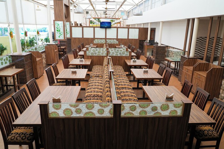 Dining 19 of 26