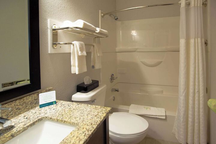 1 Double Bed Accessible (17 of 44)
