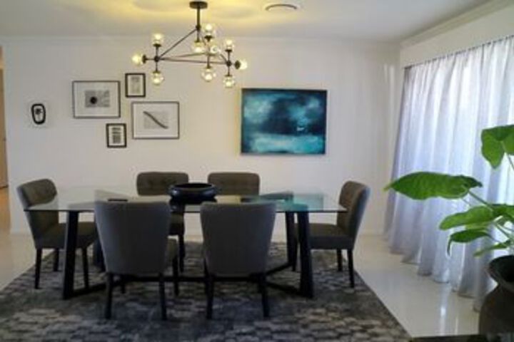 Room 9 of 16