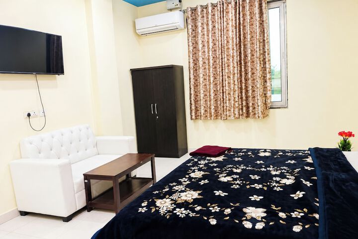 Room 2 of 11