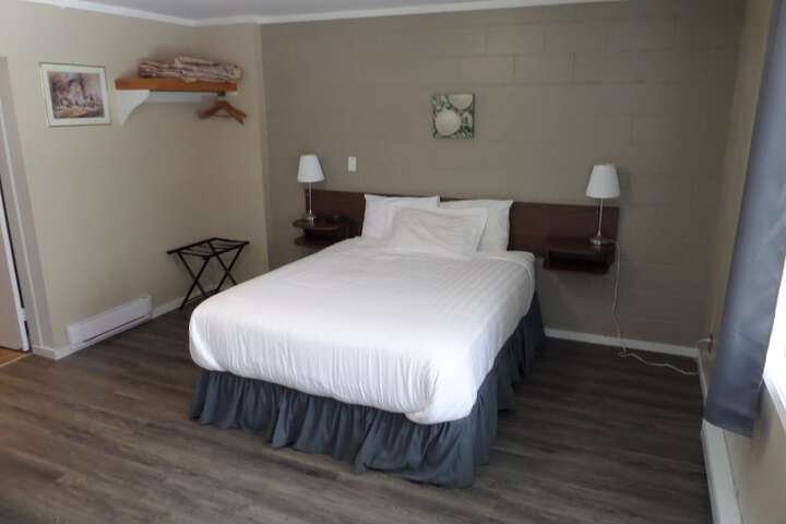 Room 12 of 33