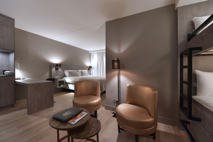 Room 34 of 74