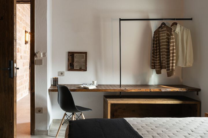Room 10 of 37