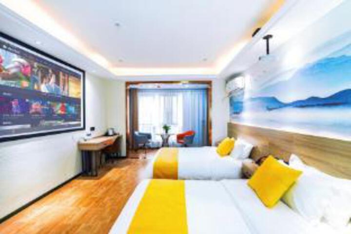 Room 8 of 10