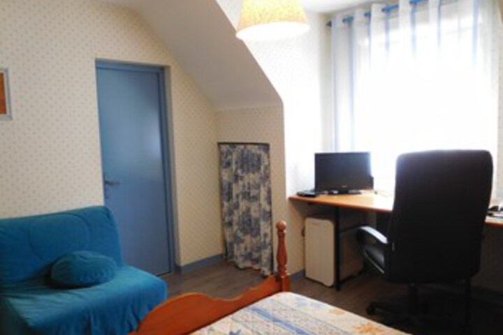 Room 12 of 32