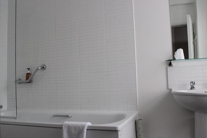 Room 9 of 16
