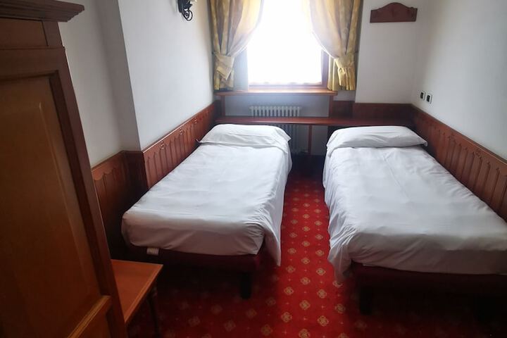 Room 7 of 35