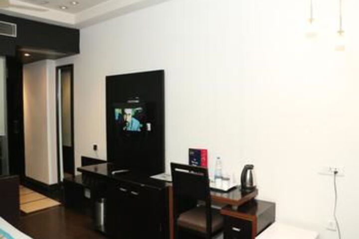 Room 12 of 27