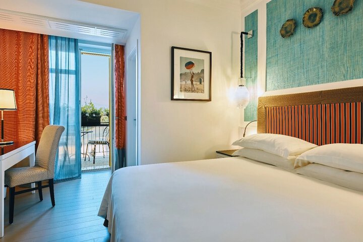 Room 8 of 37