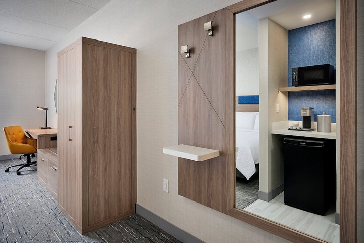 Room 17 of 44