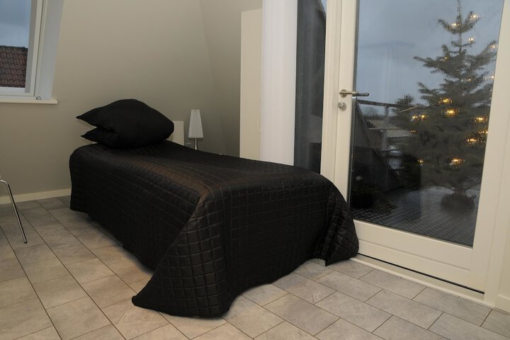 Room 4 of 40