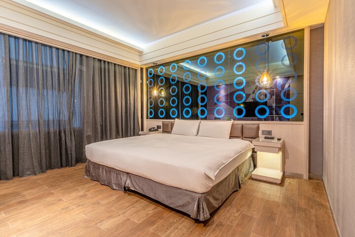 Room 9 of 126
