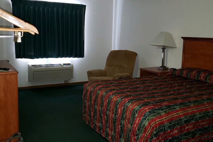 Room 13 of 28