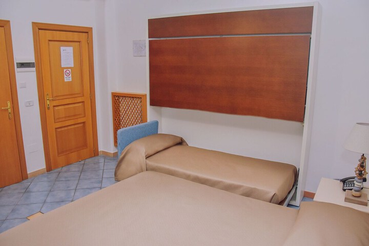 Room 23 of 79