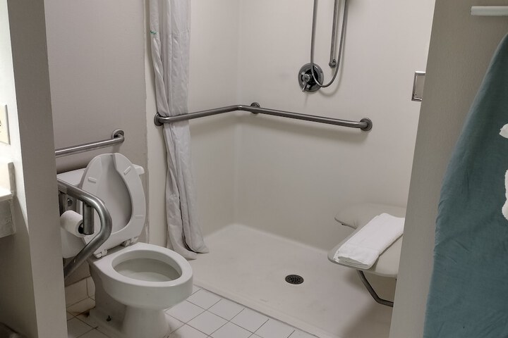 Room 20 of 33