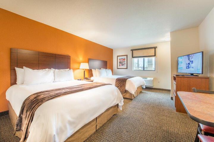 1 Queen Bed Mobile Accessible Hearing Impaired Roll in Shower (3 of 24)