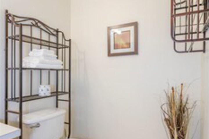 Room 6 of 28