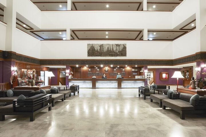 Entrance & Lobby