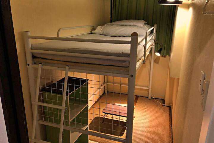 Room 9 of 35
