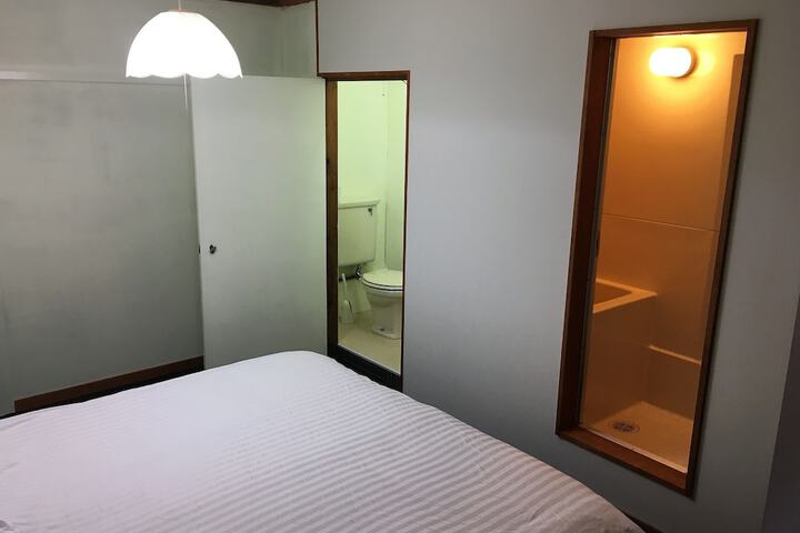 Room 3 of 48