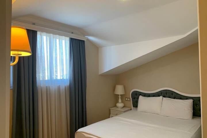 Room 8 of 49