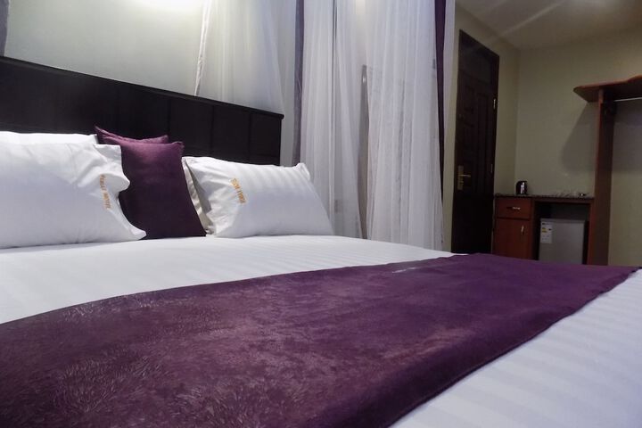 Room 9 of 28