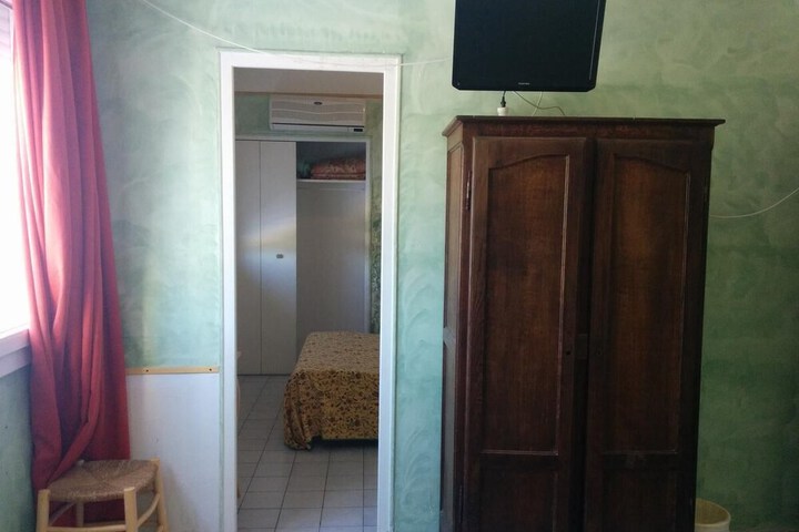Room 12 of 26
