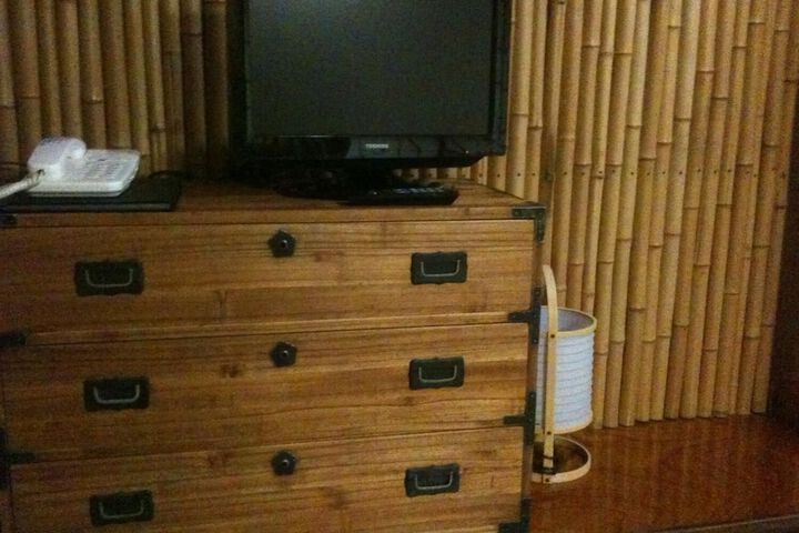 Room 9 of 33