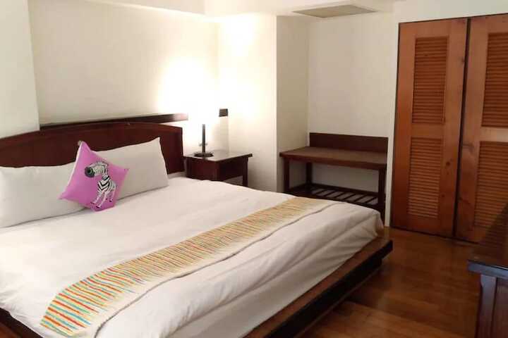Room 25 of 218