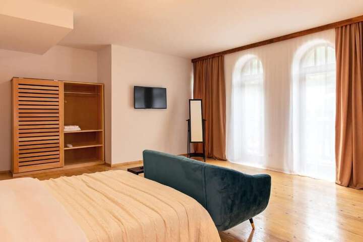 Room 3 of 45