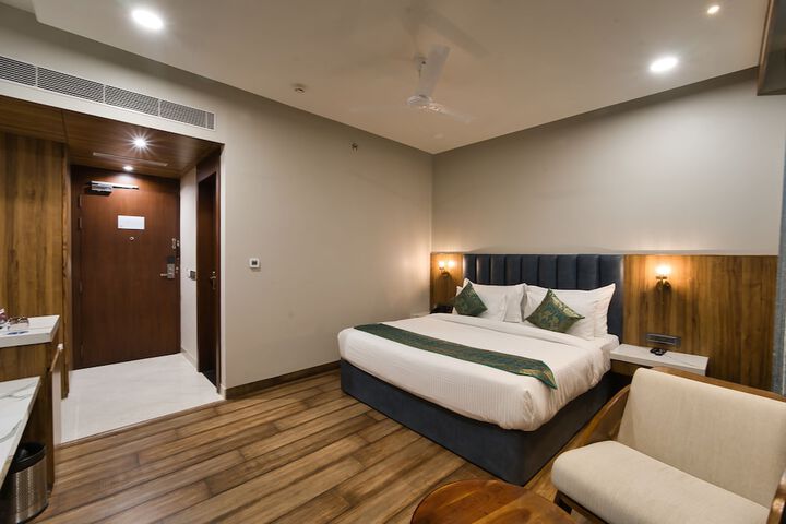 Room 18 of 77