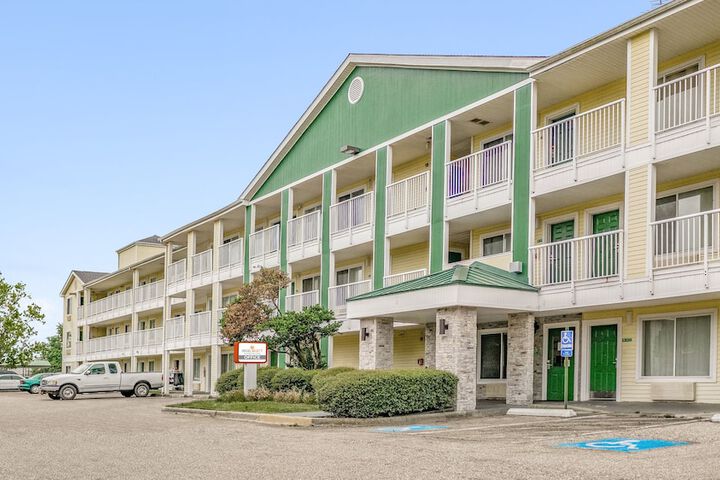 Hotel 5 of 6