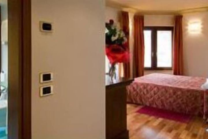 Room 7 of 20