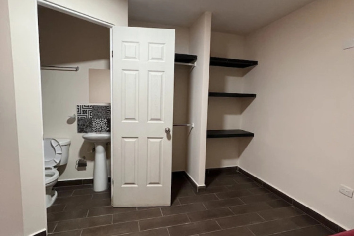Room 6 of 12