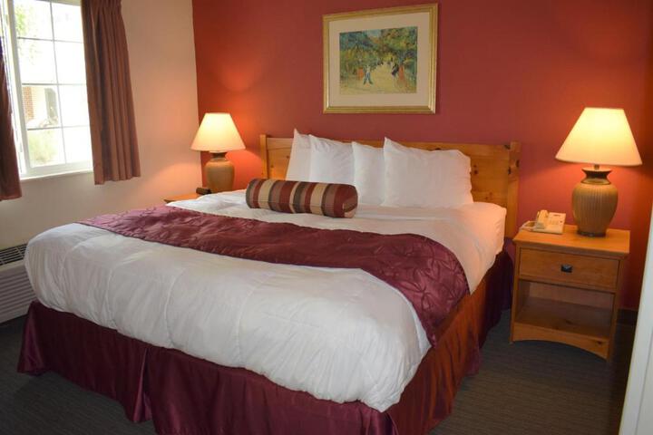 1 King Bed (15 of 27)