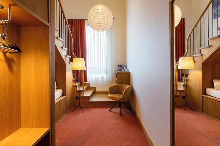 Room 43 of 71