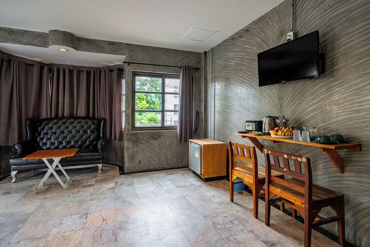 Room 15 of 27