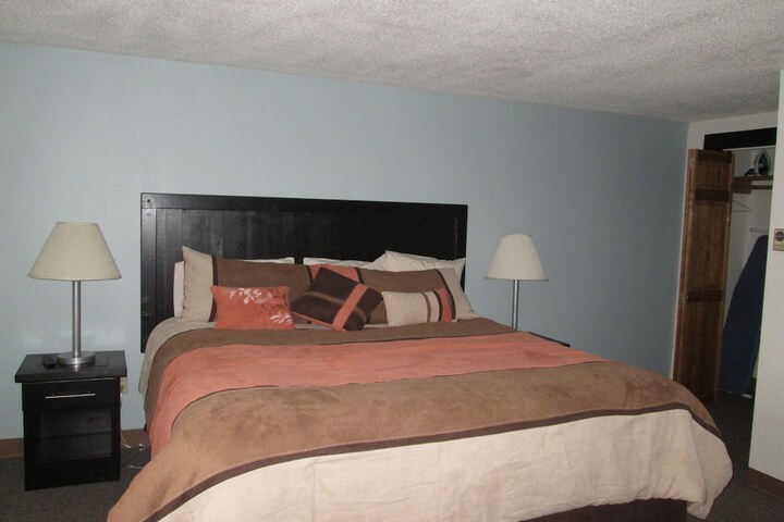Room 6 of 32