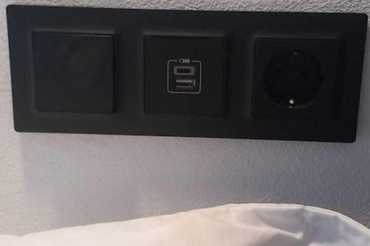 Room 11 of 27