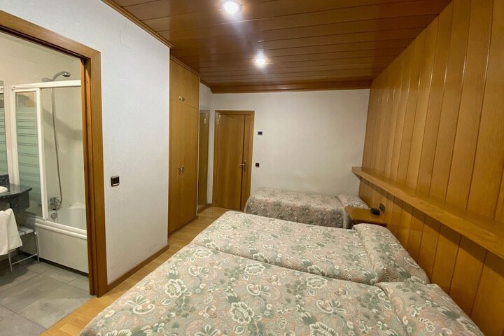 Room 17 of 60