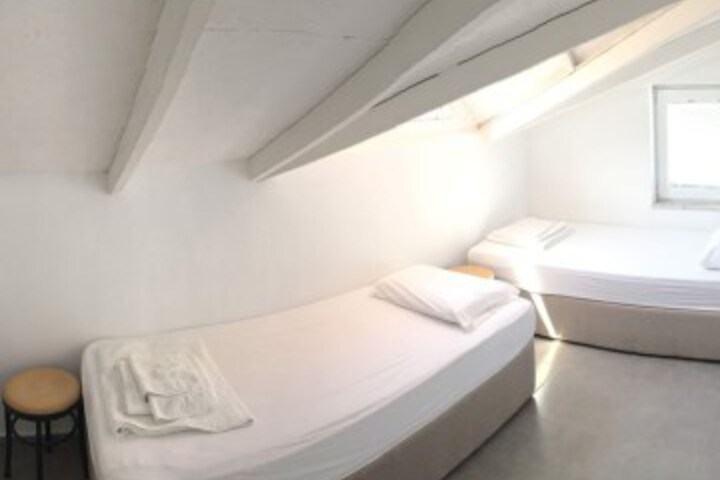 Room 19 of 85