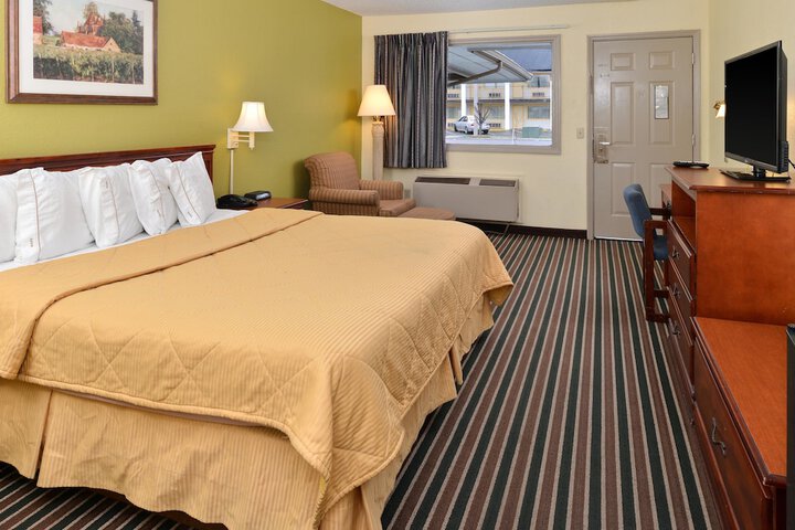 Room 4 of 12