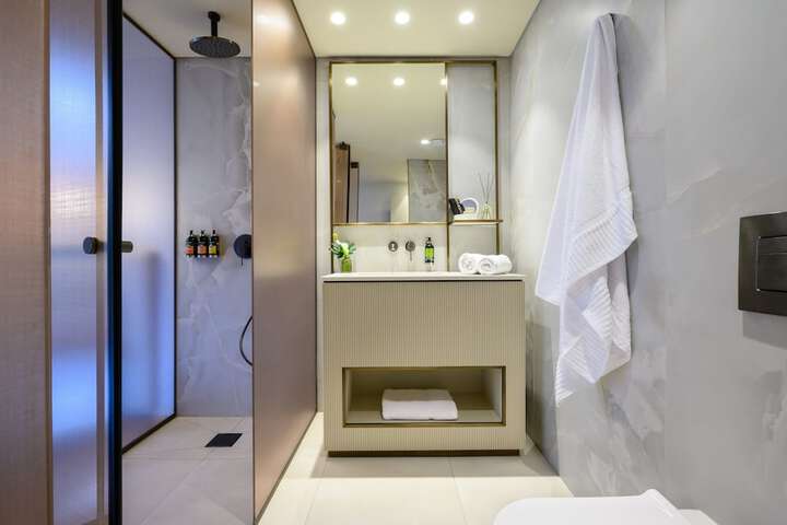 Room 13 of 75