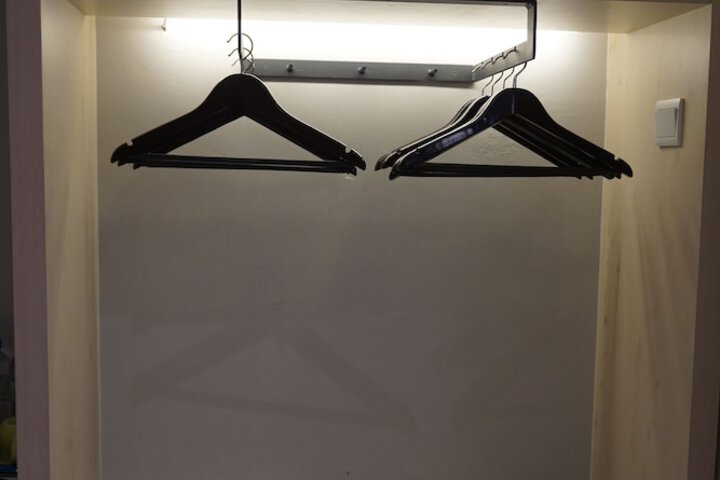 Room 25 of 37