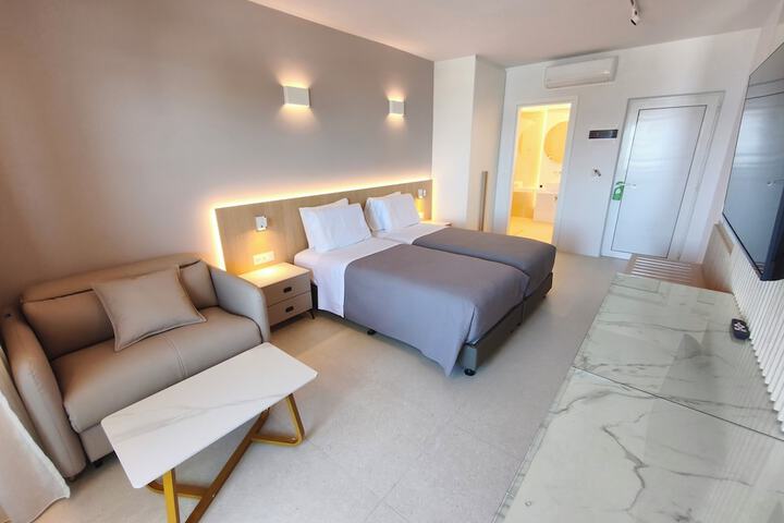 Room 42 of 156