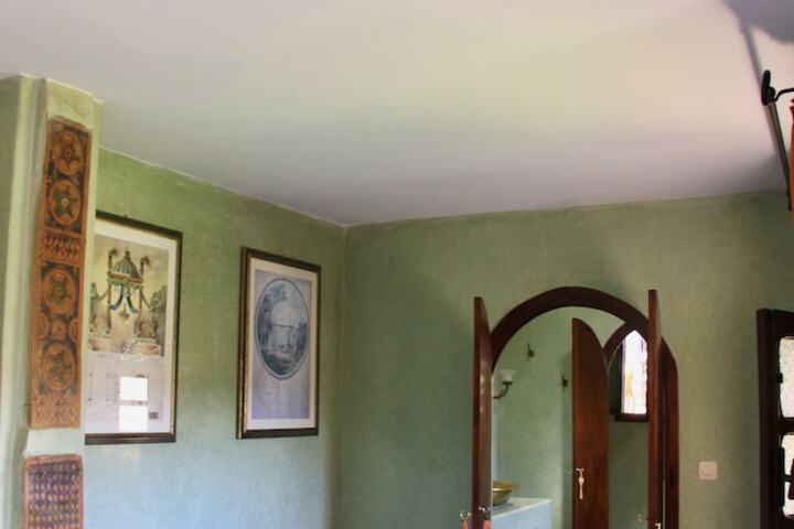 Room 14 of 32