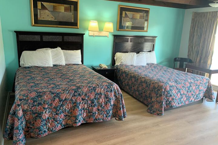 2 Queen Beds (4 of 11)