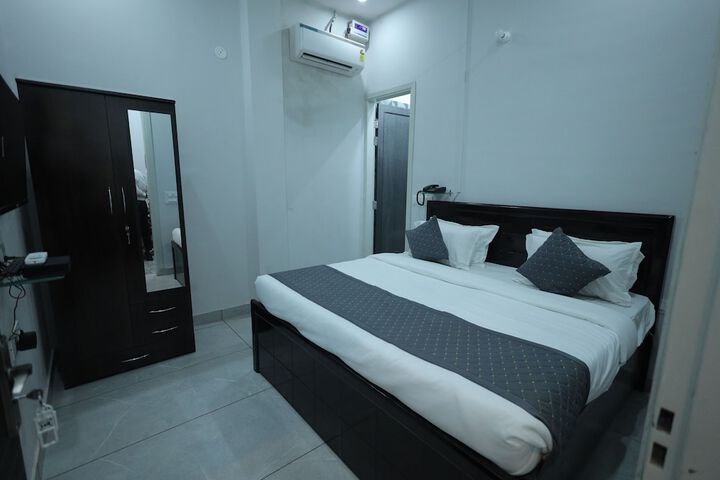 Room 8 of 14