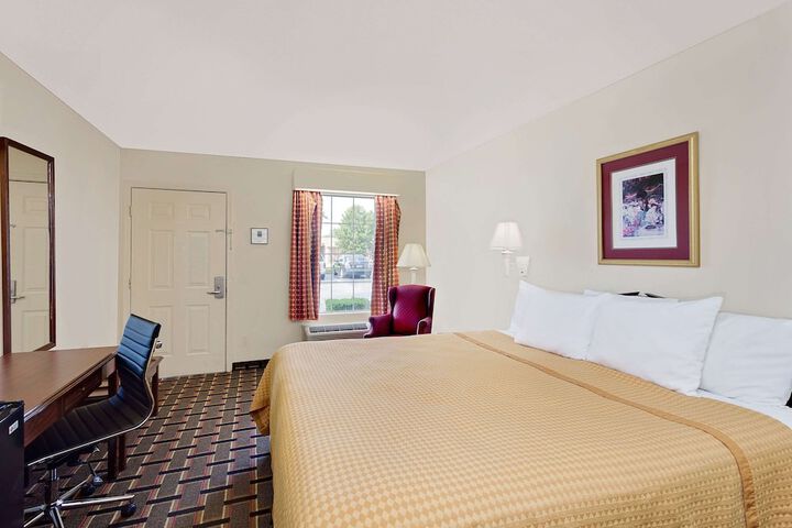 1 King Bed (2 of 10)